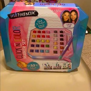 Brand new click N color marker set